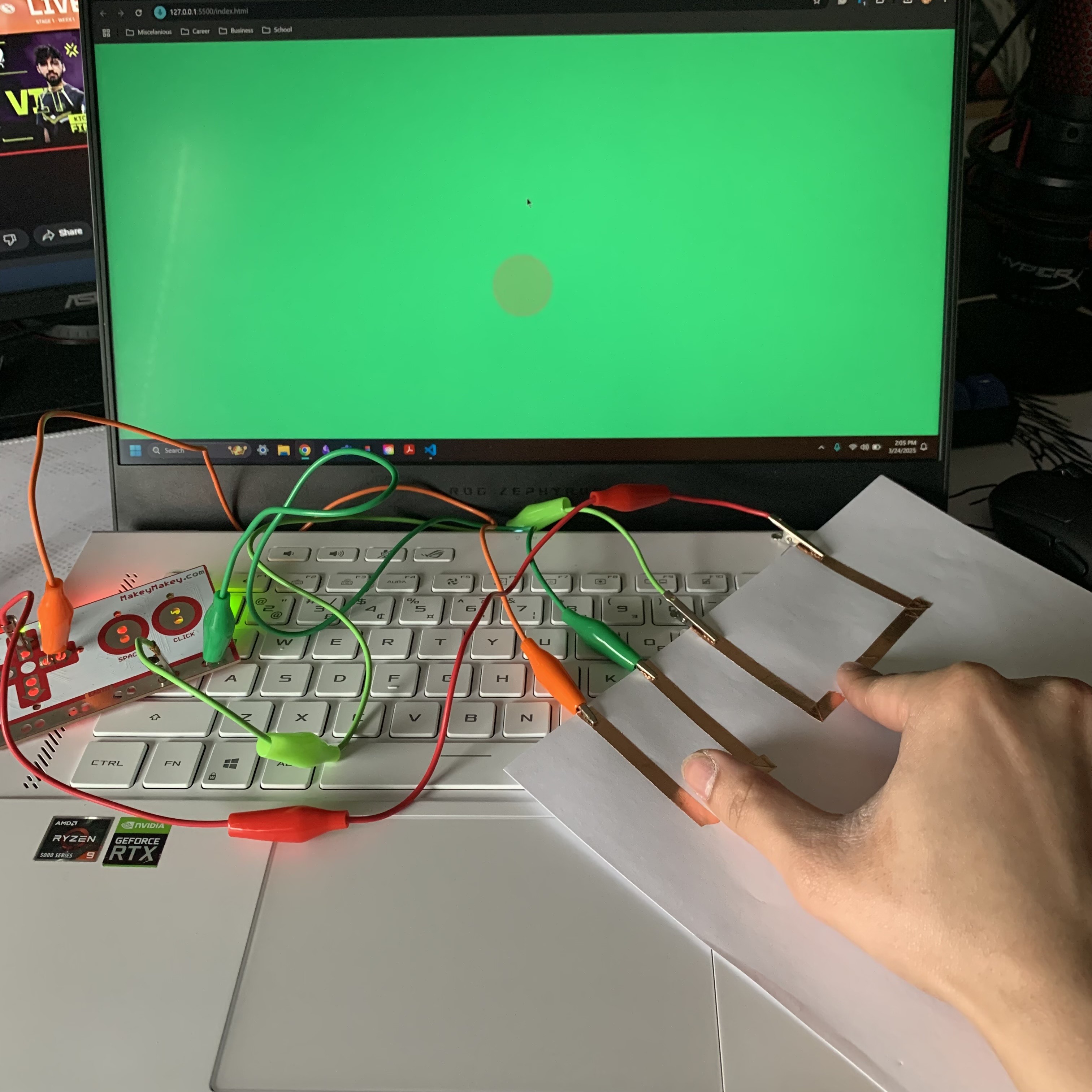 Displaying the hand-connection circuit using copper tape is fully functional.